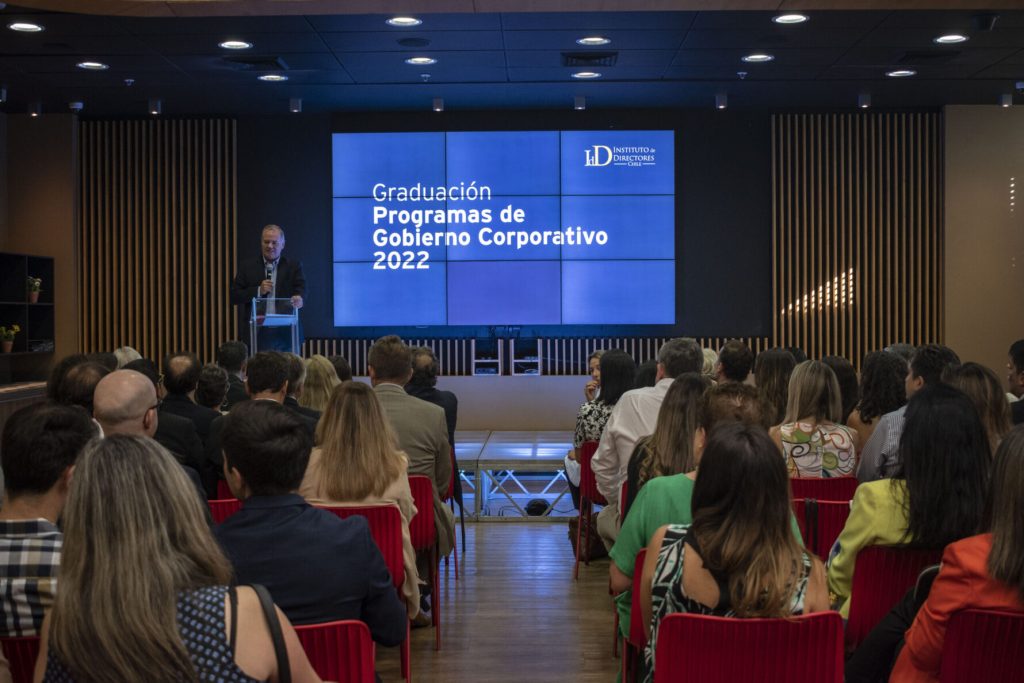 130 alumnos se gradúan de nuestros programas de gobierno corporativo 2022